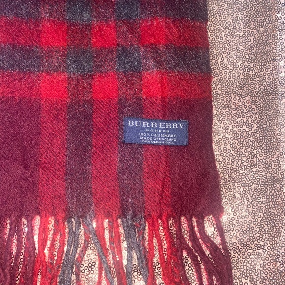 Authentic Burberry Cashmere Scarf - Picture 3 of 9